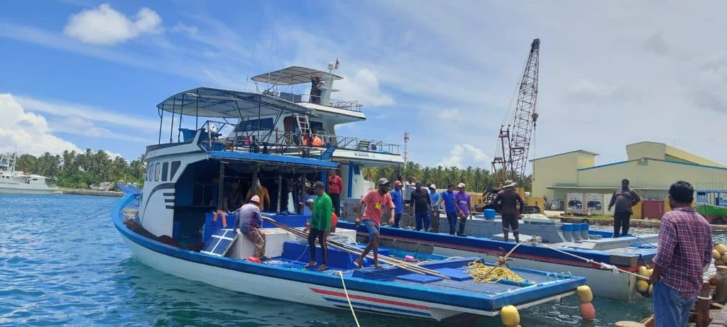 މަސްވެރިން އަތުން ދަރަންޏަށް ނެގި މަހަށްވާ ފައިސާ ދައްކަންވީމަ މިފްކޯ ހަނު!