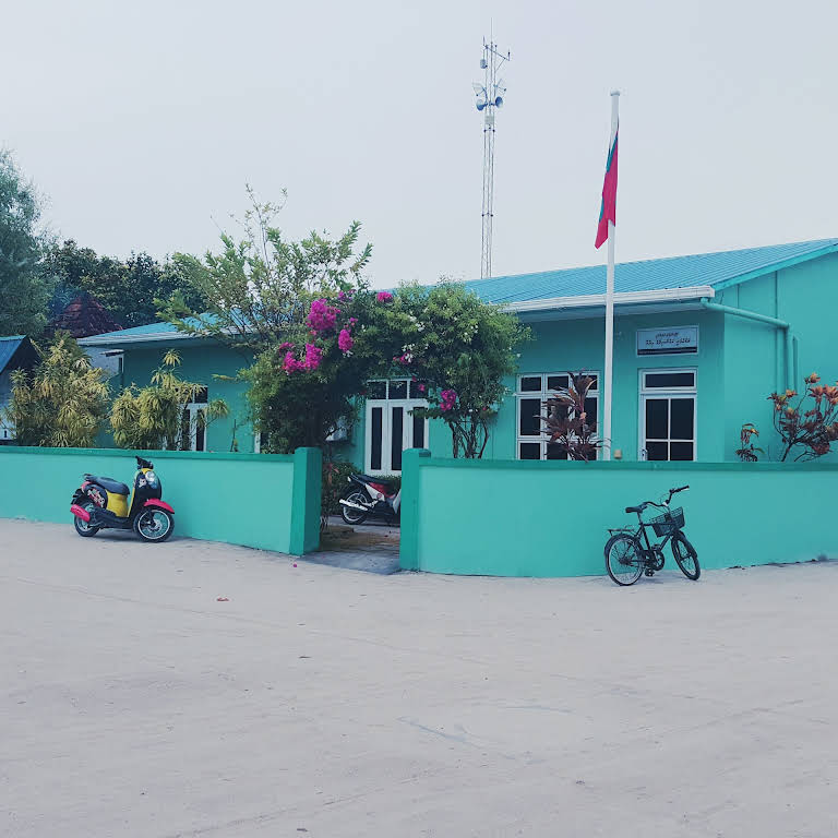 މަޑުއްވަރީގައި މަސްކައްކާ ހިއްކާ ބިންތަކުގައި ފެންސްޖަހައިދޭނެ ފަރާތެއް ހޯދަނީ
