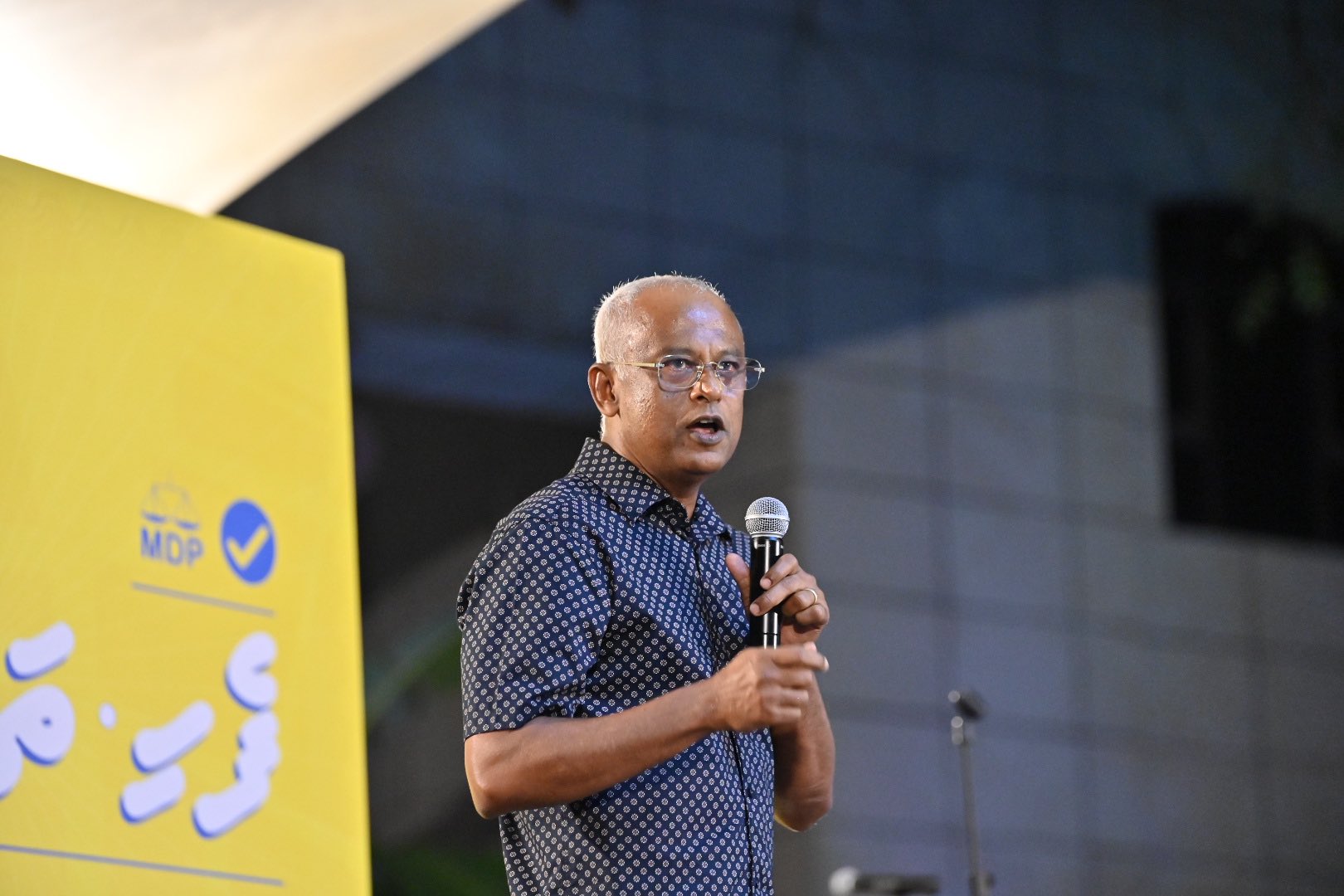 މަސްވެރިންނަށް ފައިސާ ނުދީ ވެރިން އުޅެނީ ހަނީމޫންގަ: އިބޫ