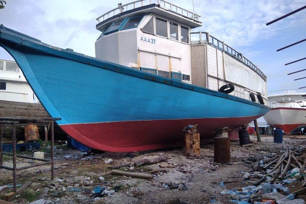 ހަތަރު މީހުންނާއެކު ގެއްލުނު މުދާ އުފުލާ ދޯނި އަދިވެސް ނުފެނޭ
