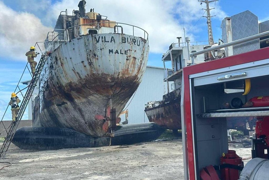 މާމިގިލީ ބޯޓުޔާޑްގައި އޮތް ދަނގަޑު ބޯޓެއްގައި އަލިފާނުގެ ހާދިސާއެއް ހިނގައިފި
