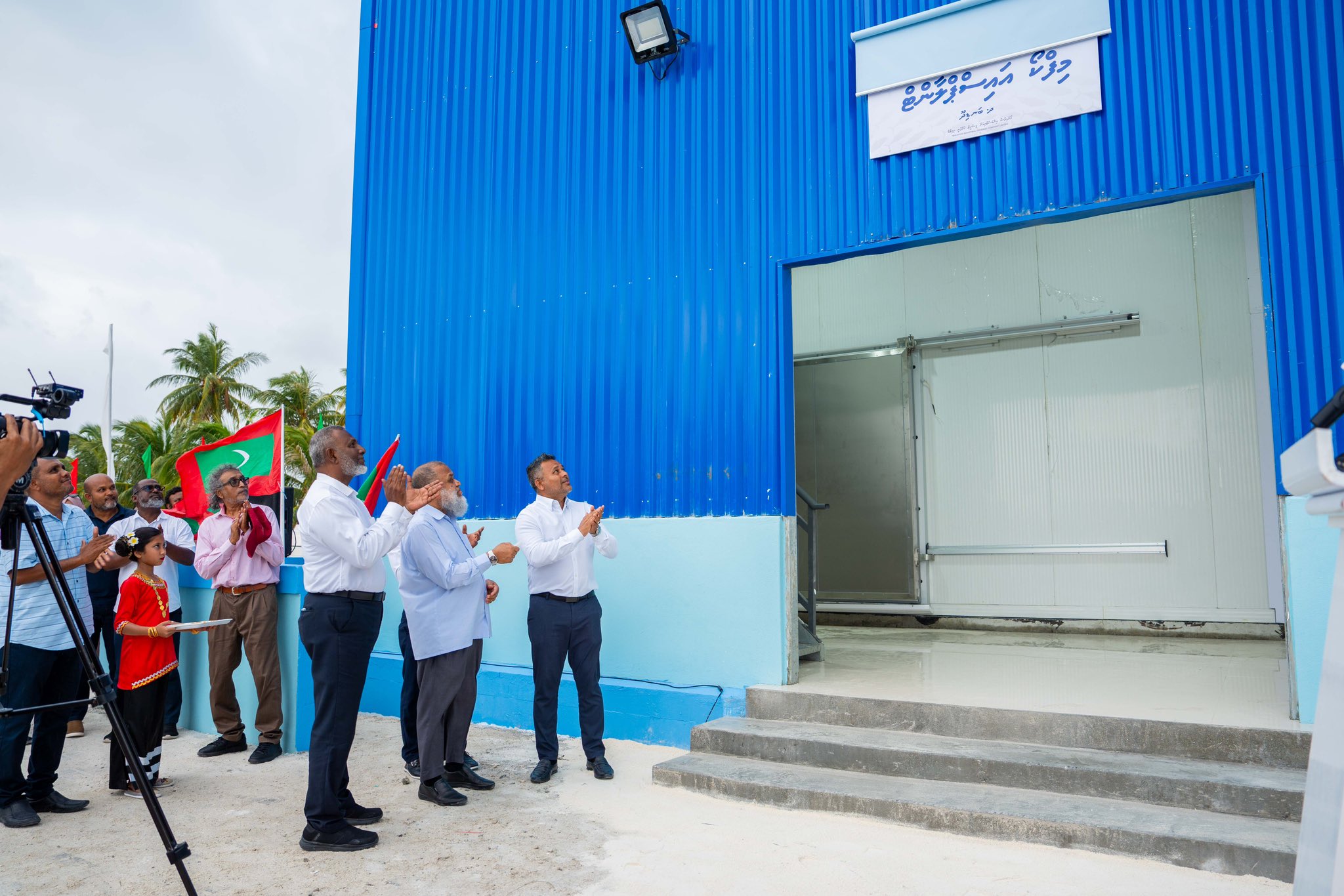 ބަނޑިދޫގައި ގާއިމުކުރި 30 ޓަނުގެ އައިސްޕްލާންޓް ރަސްމީކޮށް ހުޅުވައިފި