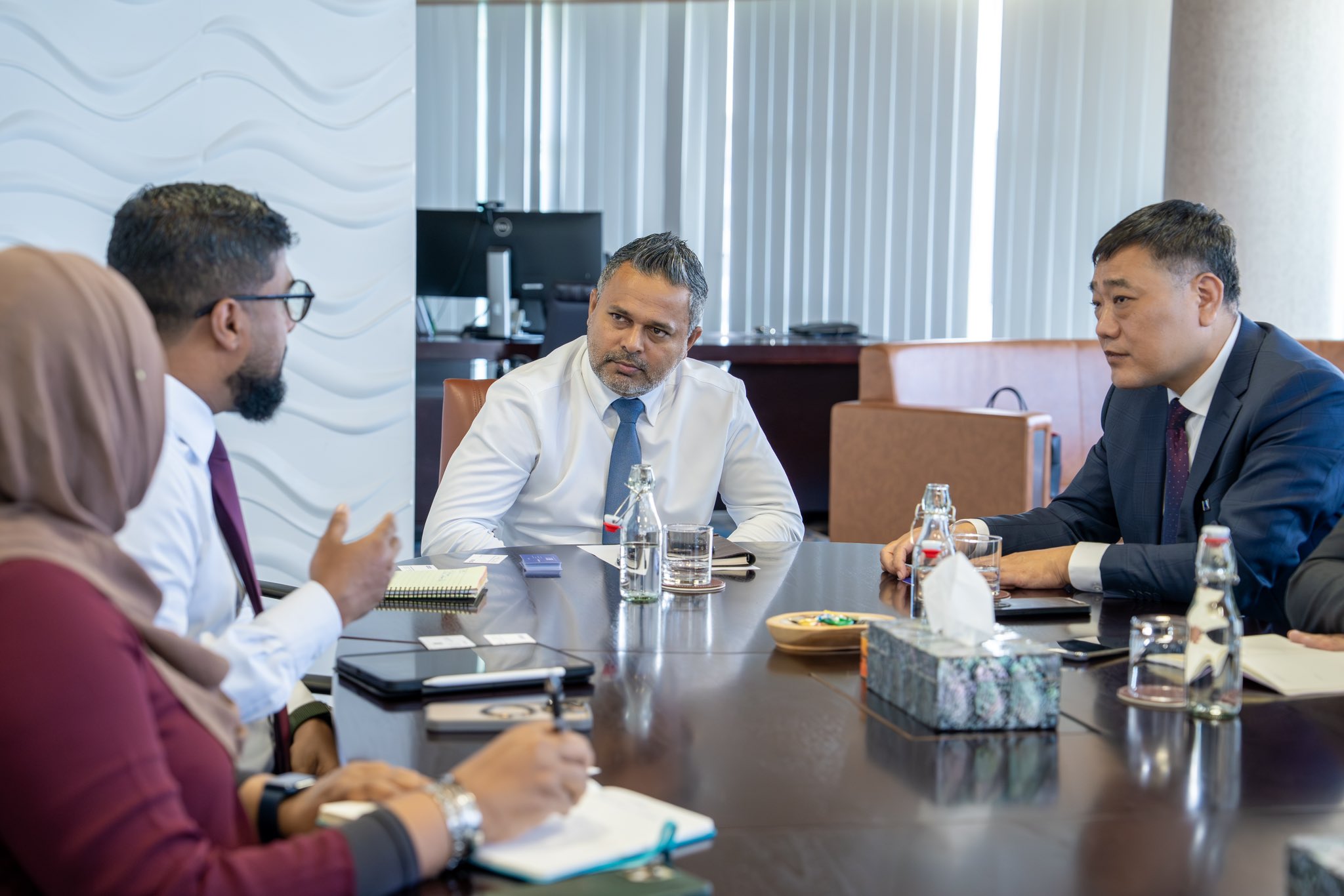 އައްޑޫ މަސްވެރިކަމުގެ ބަނދަރު މަޝްރޫއުގެ ހިންގުން އަވަސްކުރުމާ ގުޅޭގޮތުން މަޝްވަރާކޮށްފި