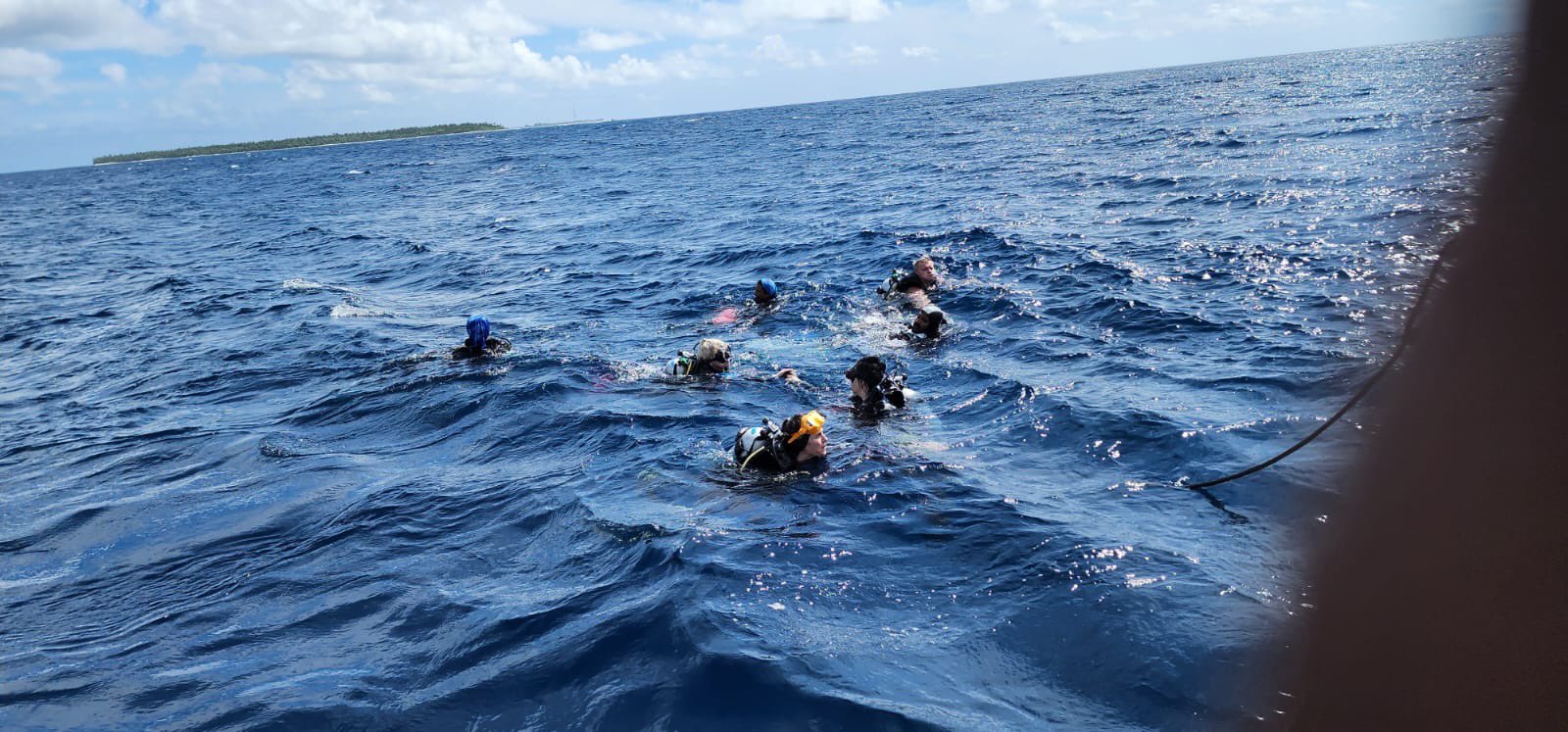 ގދ ކަނޑުގެ ސަރަަހައްދުން ޑައިވަރުންތަކެއް އޮޔާދަނިކޮށް ފުލުހުން ސަލާމަތްކޮށްފި