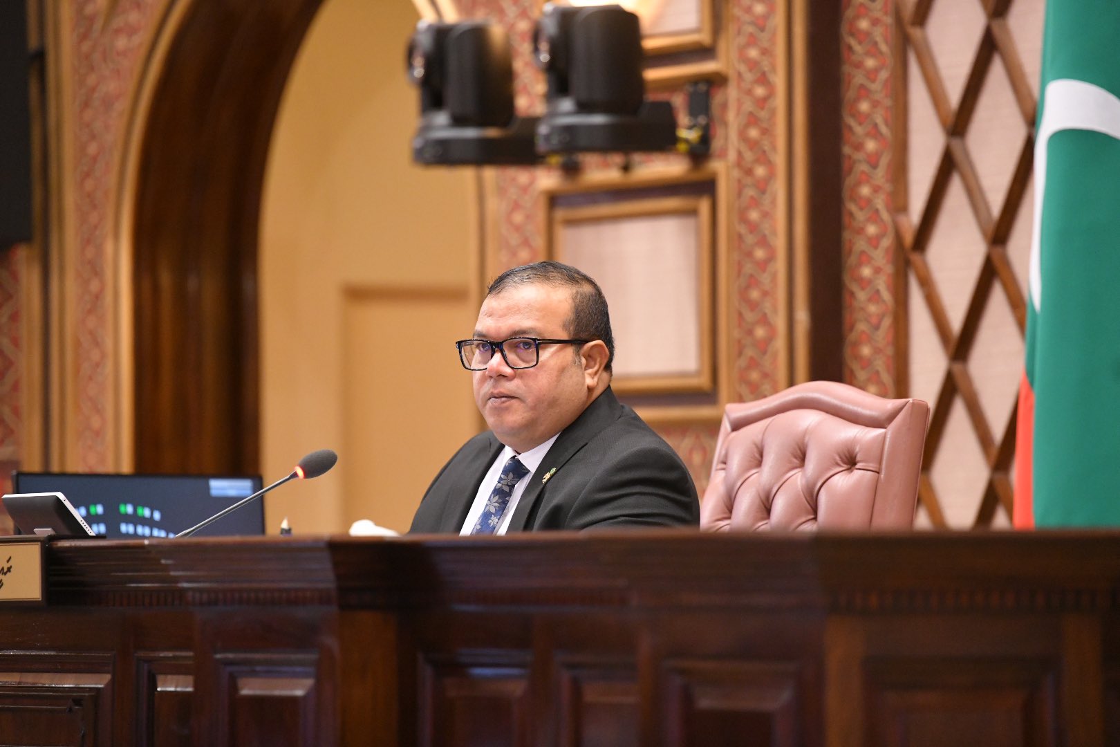 މާކަނޑުގެ ދިރުންތަކާއި ސަރަހައްދުތައް ހިމާޔަތްކޮށް ރައްކާތެރިކުރުމާއި ބެހޭ މުއާހަދާގައި ބައިވެރިވުމަށް މަޖިލީހުން ރުހުން ދީފި