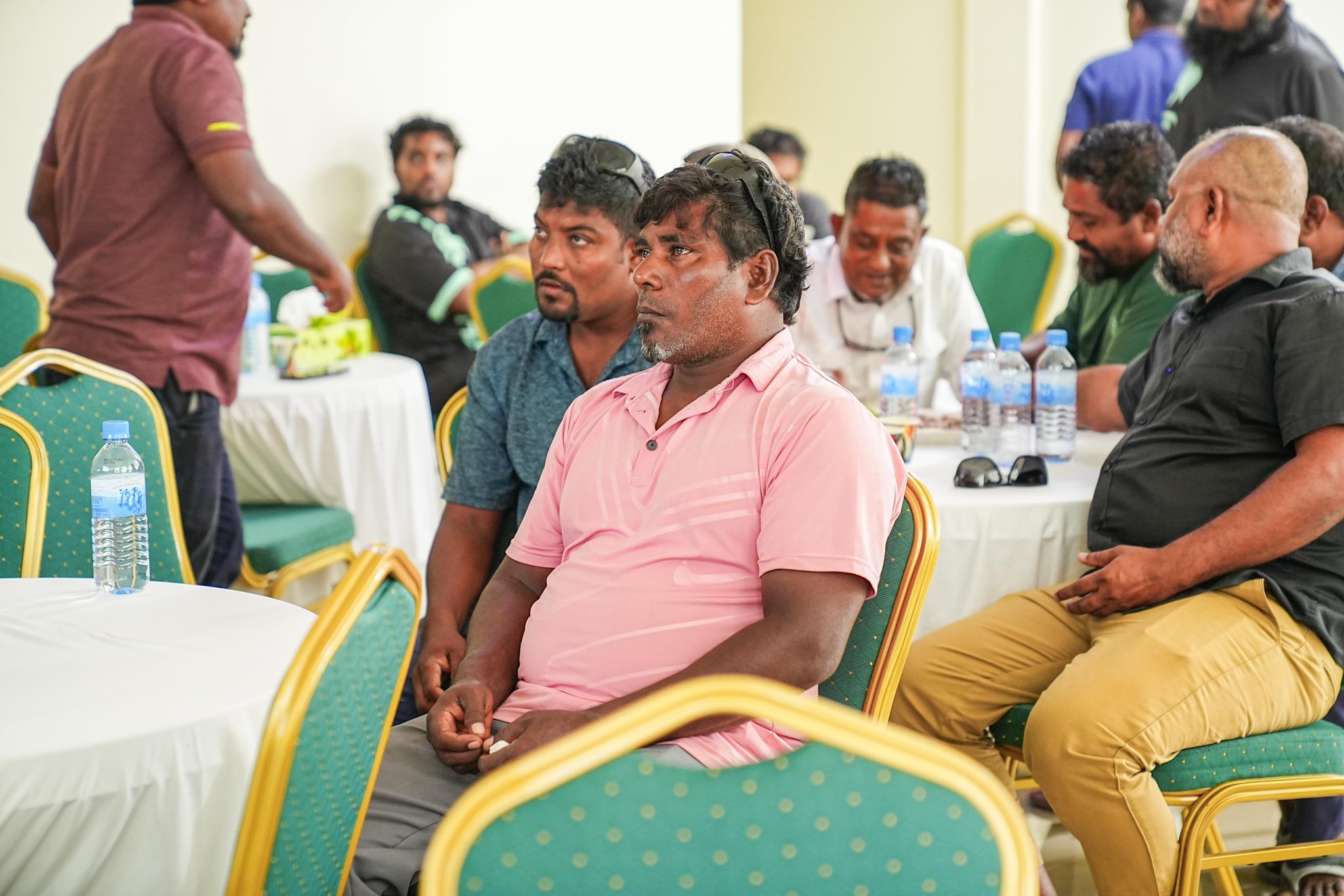 ނައިފަރު މަސްވެރިން ވަޒީރުގެ ކިބައިން އެދުނީ ތެލުގެ އަގު މިހާރަށްވުރެ ކުޑަކޮށްދިނުމަށް!