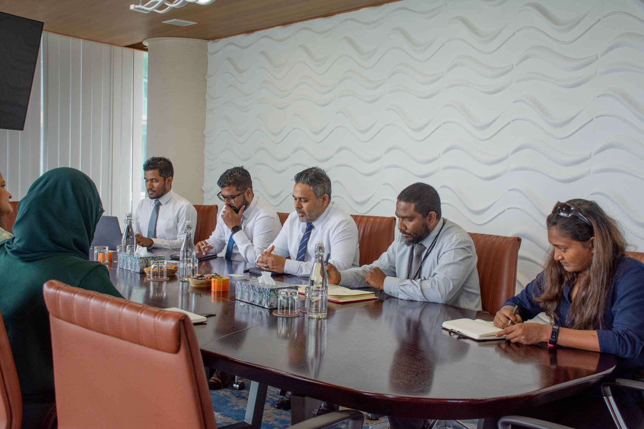 މަސްވެރި ސިނާއަތް ތަރައްގީކުރުމަށް އިފާޑުގެ އެހީތެރިކަން ބޭނުންވާ ދާއިރާތަކާ ގުޅޭގޮތުން މަޝްވަރާކޮށްފި