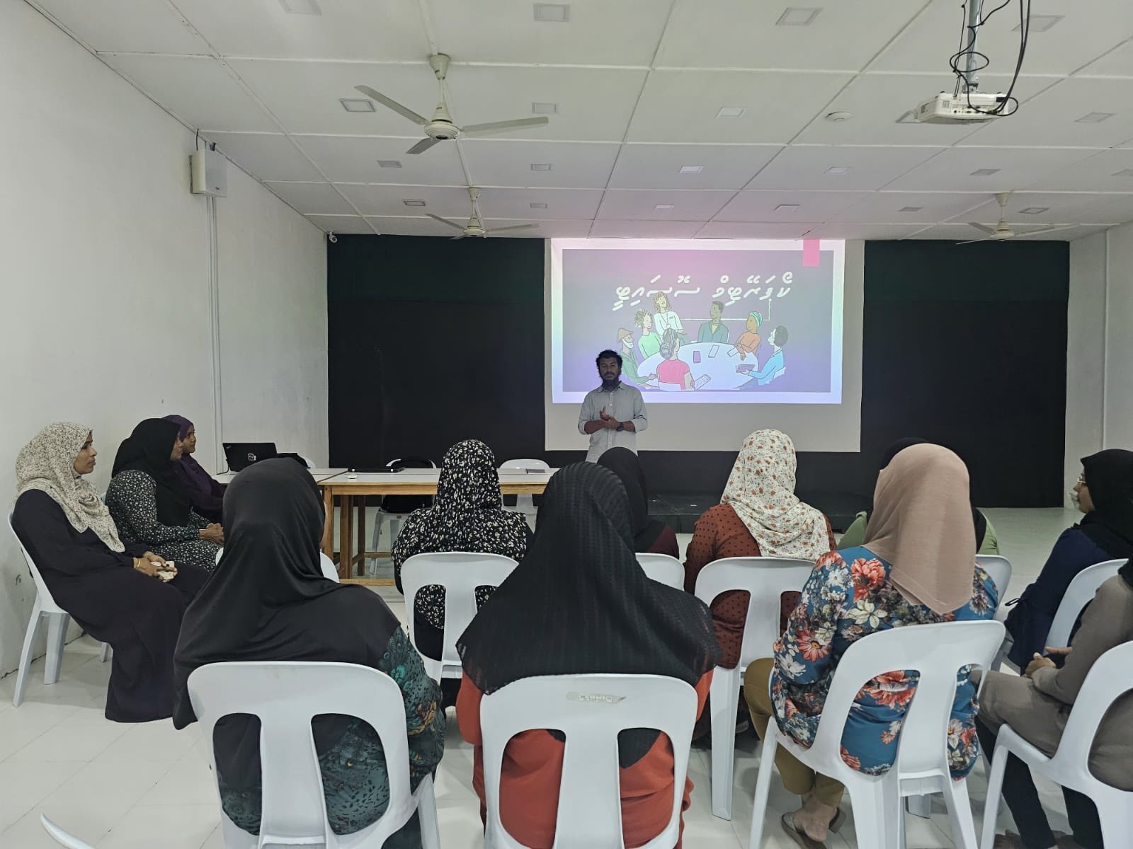 މަޑުއްވަރީ ޑަބްލިއުޑީސީއިން ކޯޕަރޭޓިވް ސޮސައިޓީއެއް އުފައްދަނީ