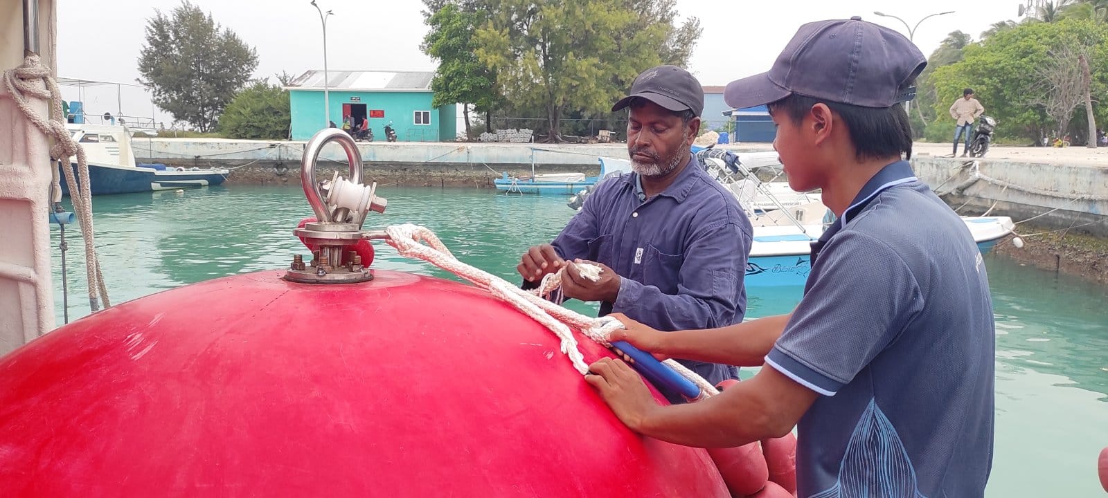ބޮޑުނާގޯށި ބޭރުގައި ދޮށީ ކަނދުފައްޗެއް އަޅައިފި