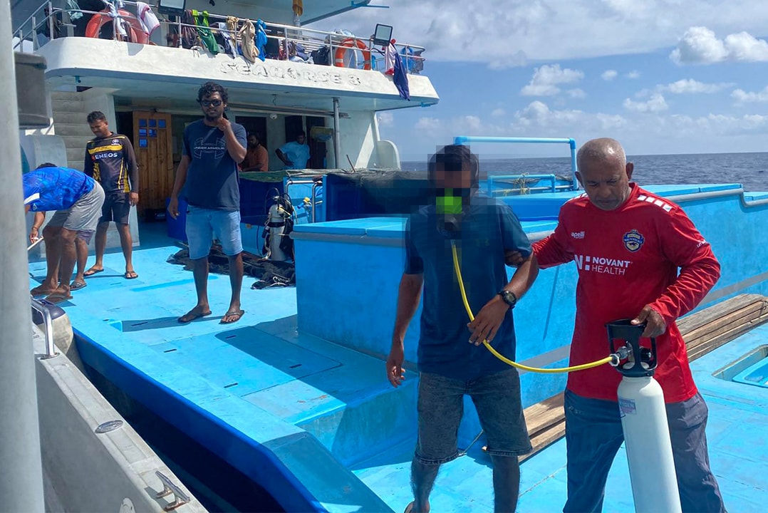 މަސްވެރިއަކު ޑީކޯ ވެގެން މާލެ ގެނެސް އޭޑީކޭގައި ފަރުވާ ދެނީ