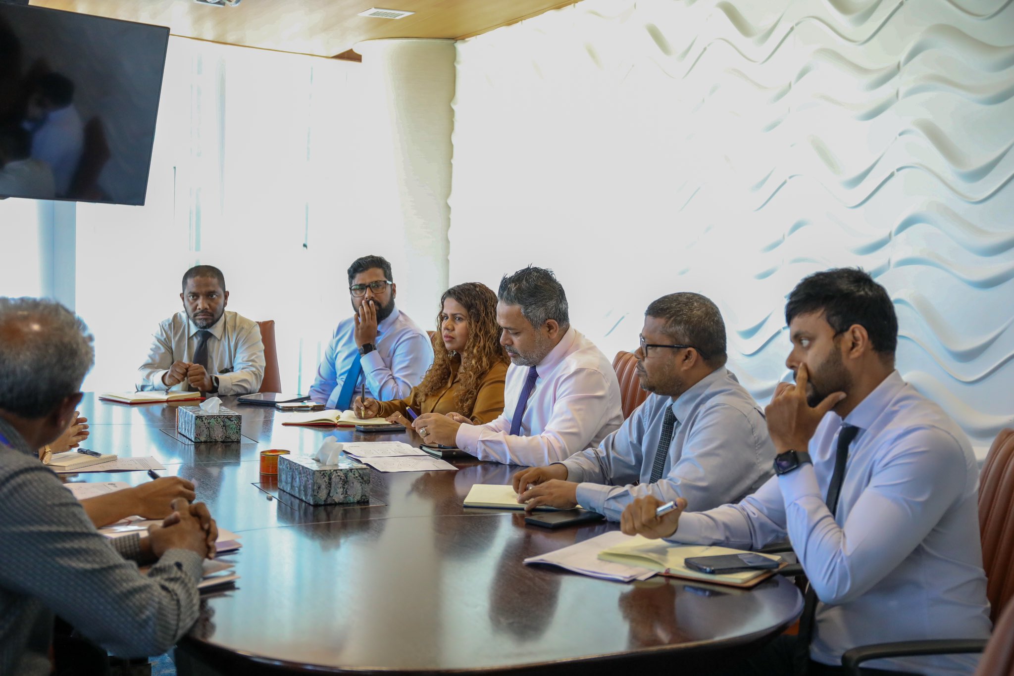 މަސްވެރިންނަށް ތެޔޮ ފޯރުކޮށްދިނުމުގައި ދިމާވާ ގޮންޖެހުންތައް ހައްލުކުރަން މަޝްވަރާކޮށްފި