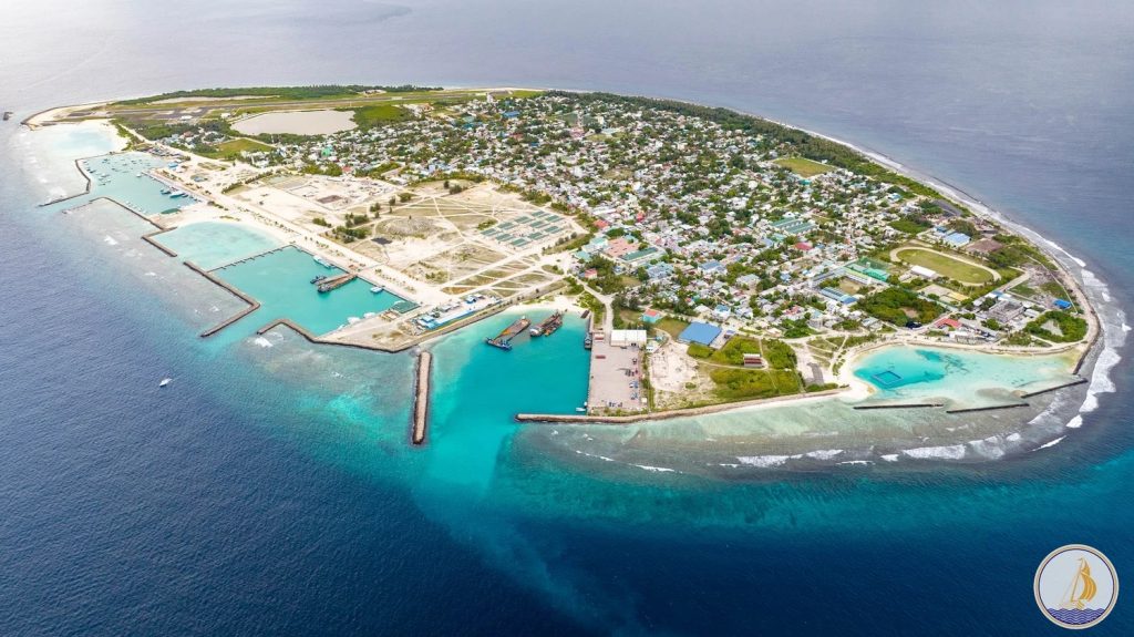 ކުޅުދުއްފުށީ ފަރު ކައިރިއަށް މަސްހިފަން ފޭބި މީހަކަށް މިޔަރެއް ހަމަލާދީފި