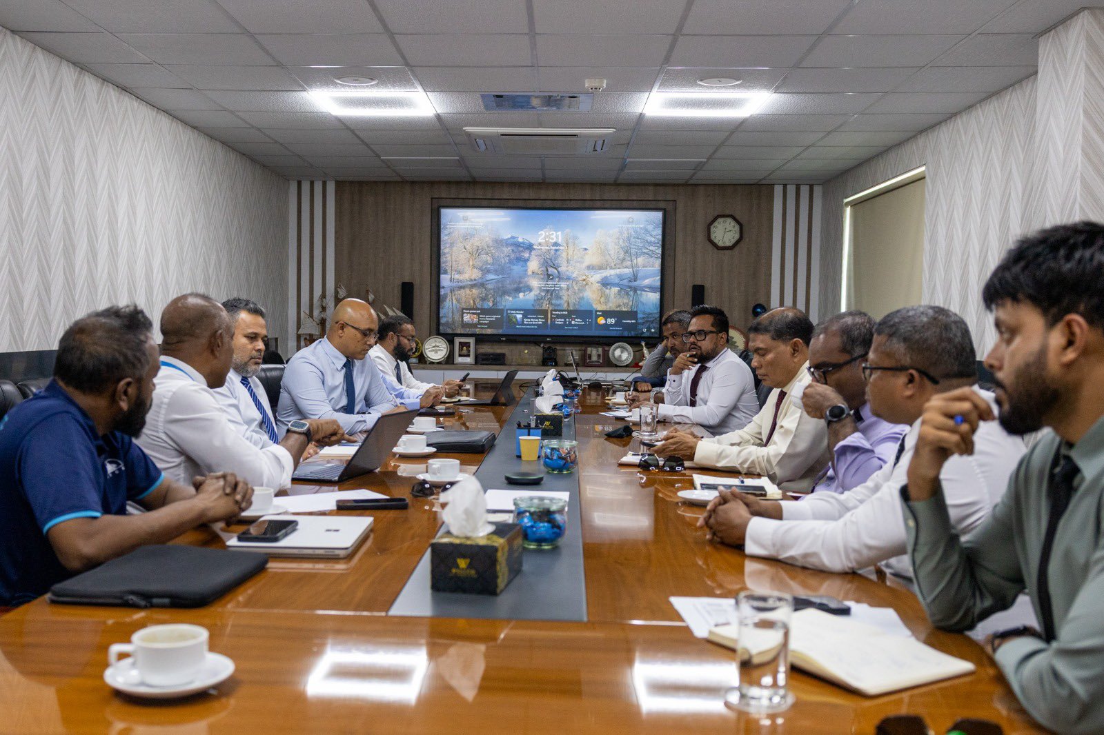 ތިނަދޫ ކޯލްޑް ސްޓޯރޭޖްގެ މަސައްކަތް އަވަސްކުރުމަށް ވަޒީރު ޝިޔާމާއި ޒަރީރު ކަމާގުޅޭ ކުންފުނިތަކާއެކު މަޝްވަރާ ކުރައްވައިފި