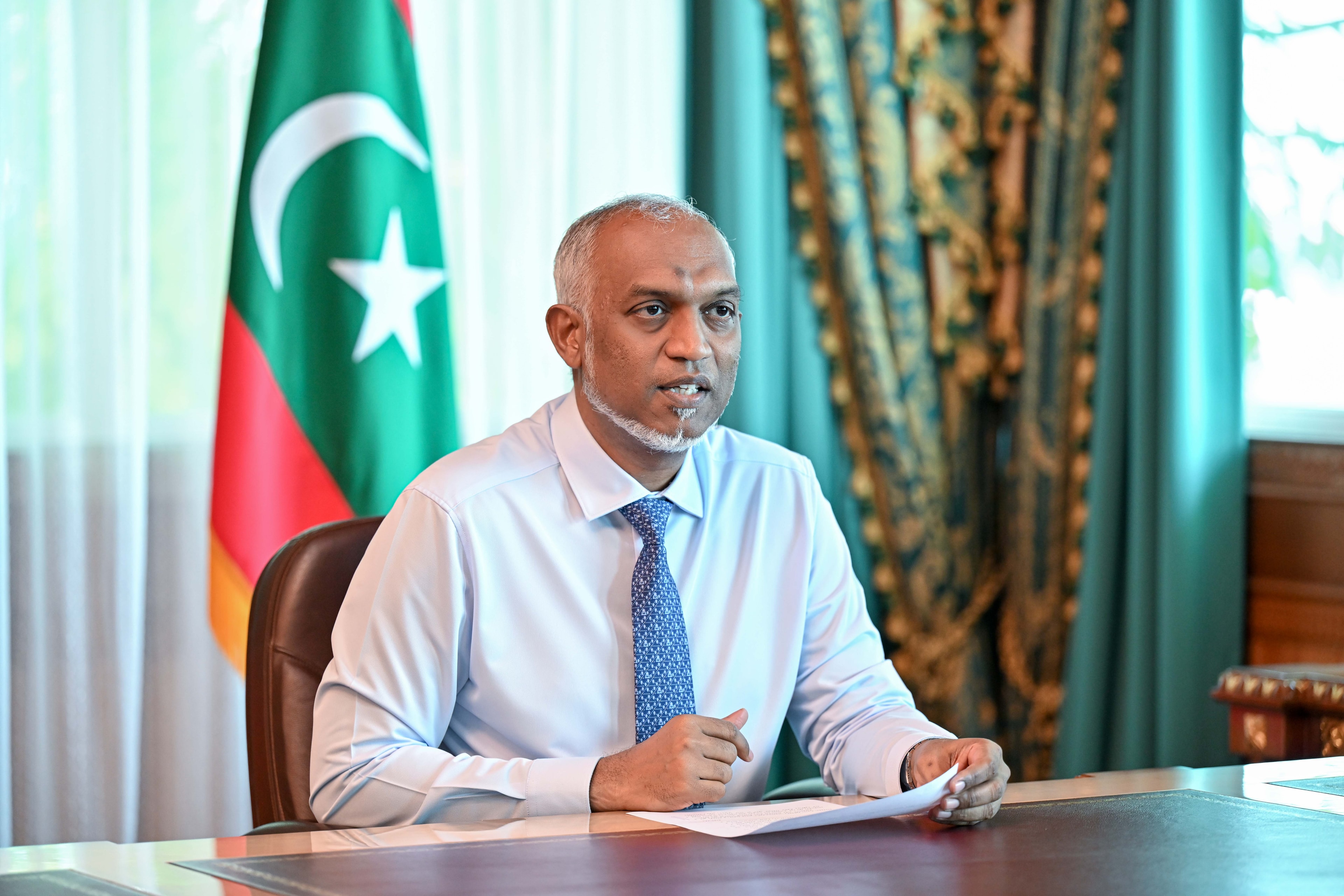 ފޯޅަވަހީގެ މިލްކުވެރިކަމާ ގުޅޭ ރަސްމީ ވާހަކަތައް ފަށަން އިނގިރޭސި ބޮޑުވަޒީރަށް ރައީސް ދަޢުވަތު އަރުވައިފި
