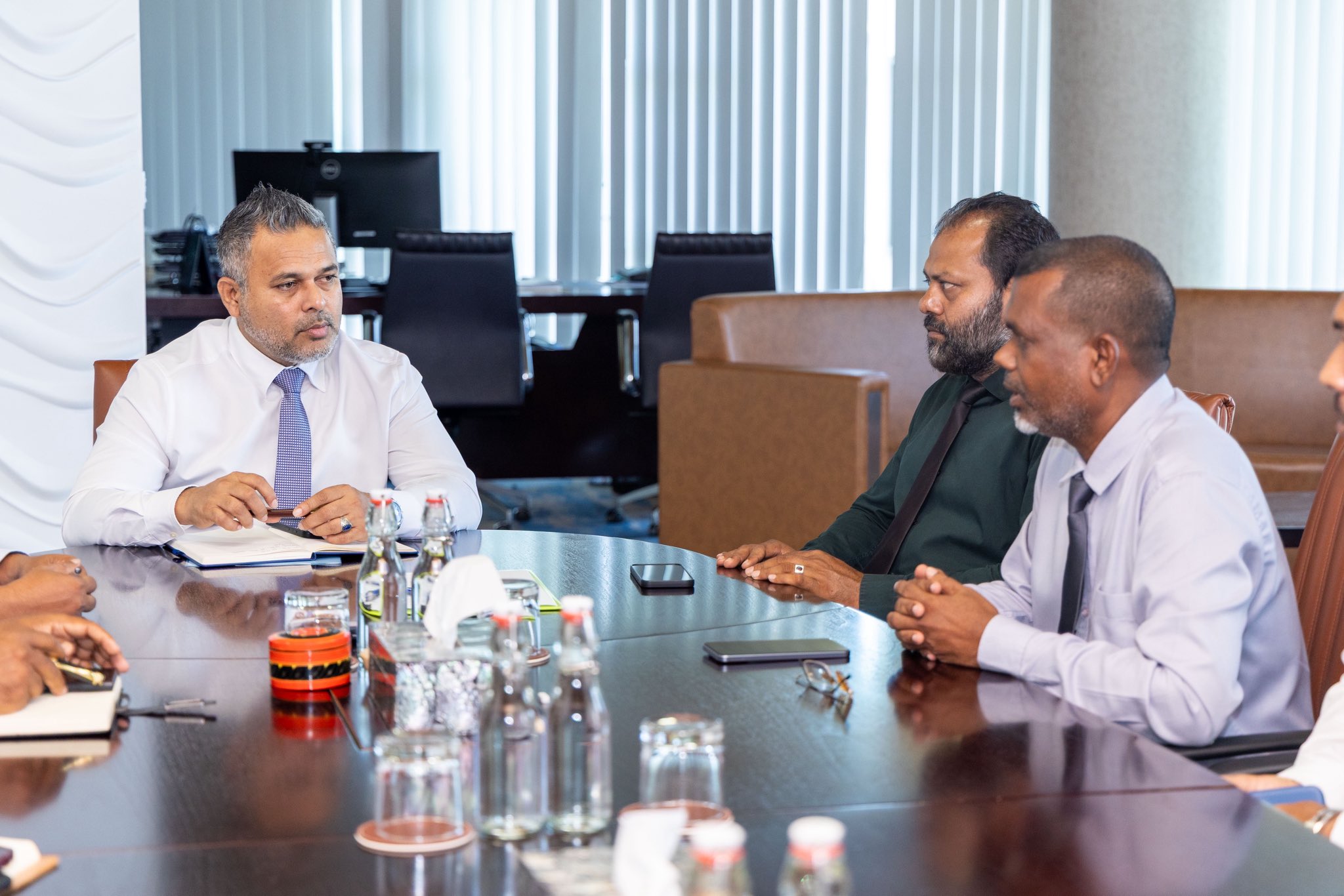 މުލީ ކަނދުފަތީގެ މައްސަލައަށް އަވަސް ހައްލެއް ހޯއްދަވައިދެއްވާނެކަމުގެ ޔަގީންކަން ފިޝަރީޒް މިނިސްޓަރު ދެއްވައިފި