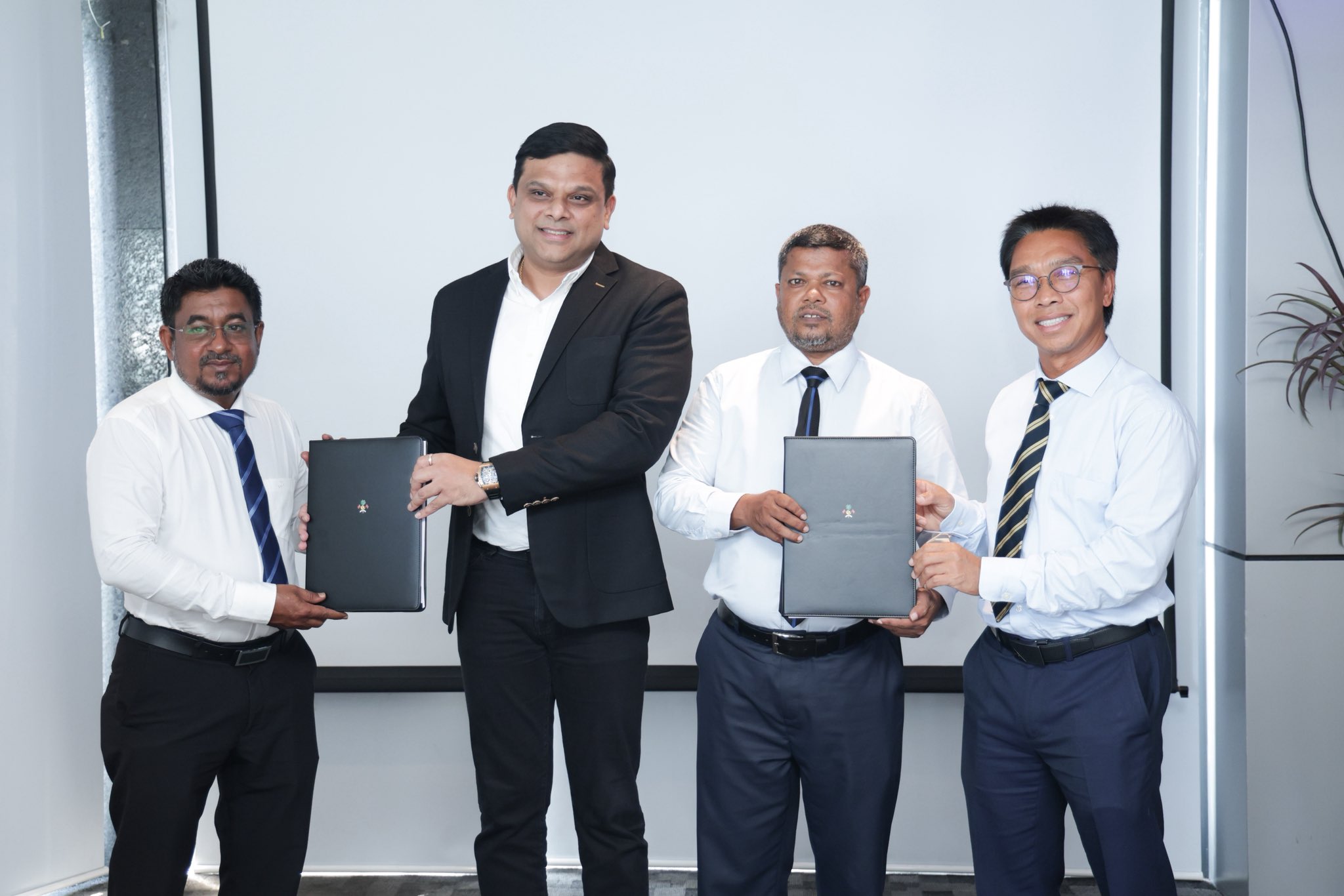 ރާއްޖޭގެ 11 ރަށެއްގައި އައިސްޕްލާންޓް ބެހެއްޓުމަށް މެލޭޝިޔާ ކުންފުންޏަކާއެކު ސޮއިކޮށްފި