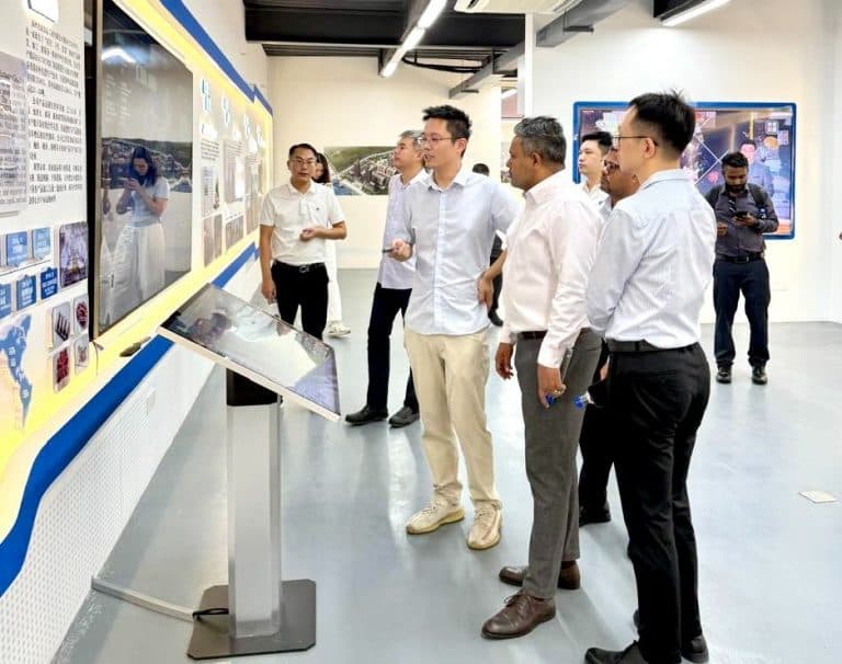 ޗައިނާގެ އެންމެ ބޮޑު އެކުއަޓިކް އުފެއްދުންތަކުގެ ވިޔަފާރި މަރުކަޒަށް މިނިސްޓަރު ޝިޔާމް ޒިޔާރަތްކުރައްވައިފި