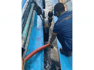 Water pumped out of flooding "Rasreethi" boat