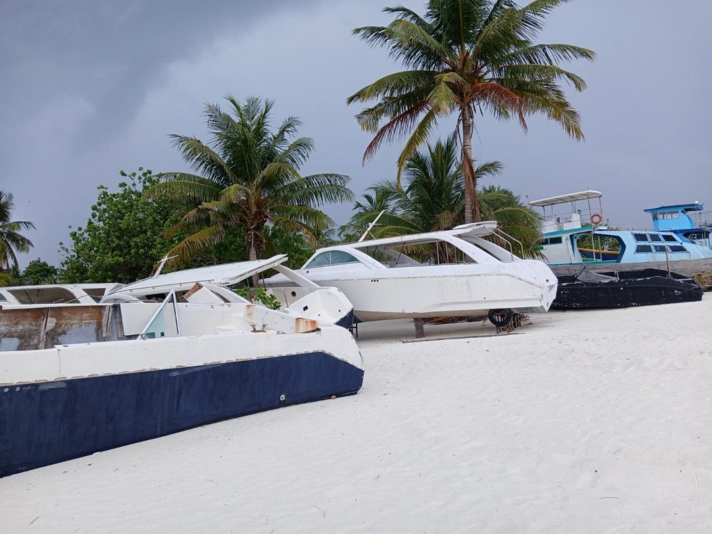 ދަރަވަންދޫ ދޯނި އެހެލާ ސަރަހައްދުގައި ބޭނުންނުކޮށްހުރި އުޅަނދުތަކުގެ ވެރިފަރާތް ހޯދަނީ