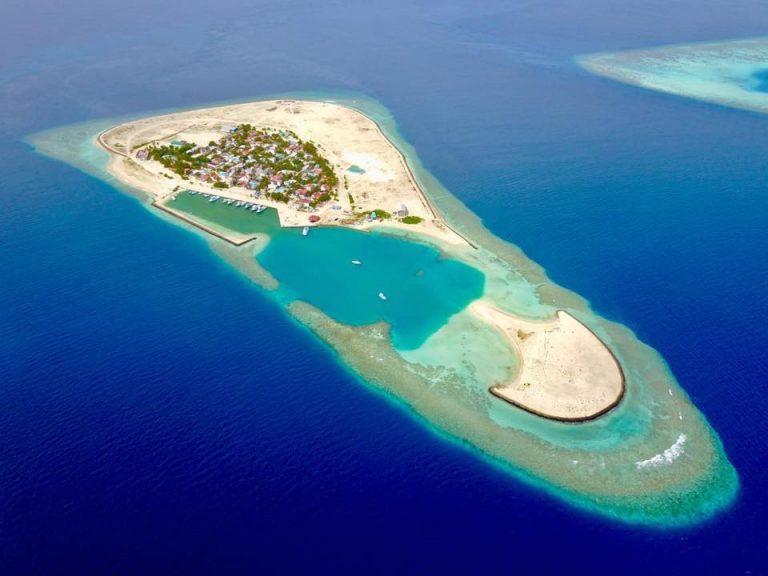 މީދޫ ބަނދަރުގައި ފެނާއި ކަރަންޓު ދޫކުރަން ޝެޑްތަކެއް ހަދަނީ